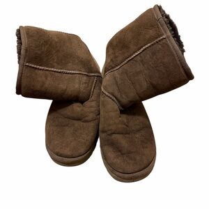 UGG Womens 7 brown boots